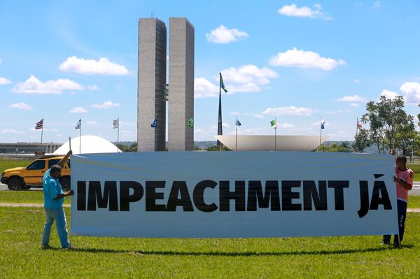 Pesquisa diz que 53,6% dos brasileiros apoiam impeachment de Bolsonaro - Sputnik Brasil