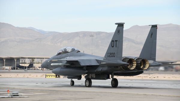 Caça F-15E prepara-se para usar míssil AGM-158B em base aérea no Novo México, EUA, 7 de janeiro de 2021 - Sputnik Brasil