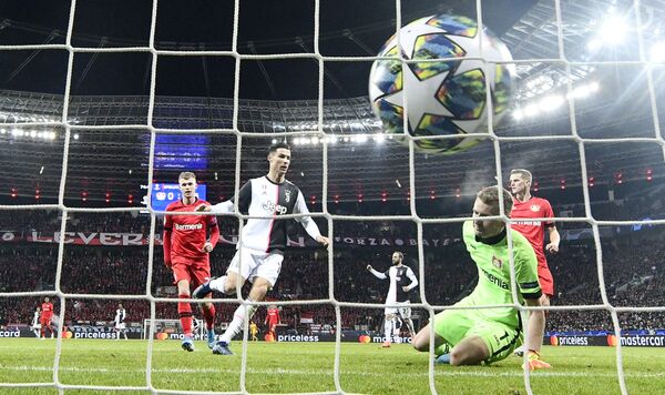 Ronaldo marca contra o Bayer Leverkusen, na BayArena, na Alemanha, pela última rodada da fase de grupos da Liga dos Campeões da UEFA, em 11 de dezembro de 2019. - Sputnik Brasil