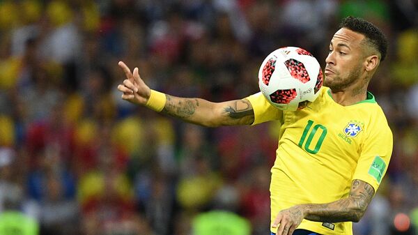 Na Copa do Mundo FIFA de 2018, Neymar mata no peito durante confronto entre Brasil e Bélgica pelas quartas de final - Sputnik Brasil