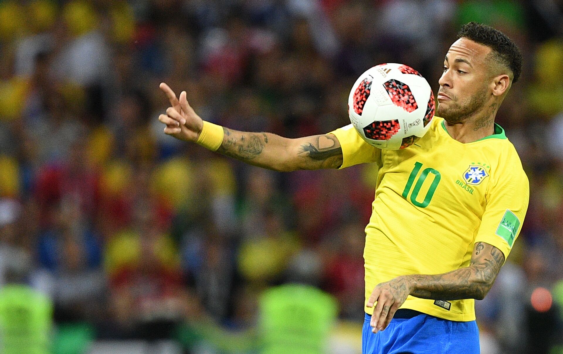 Na Copa do Mundo FIFA de 2018, Neymar mata no peito durante confronto entre Brasil e Bélgica pelas quartas de final - Sputnik Brasil, 1920, 01.04.2022