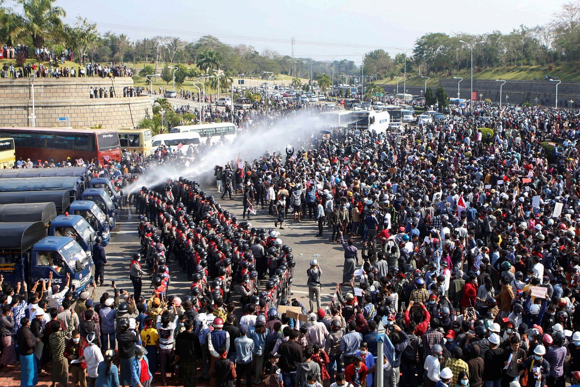 EUA condenam violência contra manifestantes em Mianmar - Sputnik Brasil, 1920, 09.02.2021