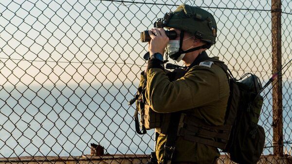 Militar israelense durante exercício realizado na fronteira com o Líbano, em 10 de fevereiro de 2021 - Sputnik Brasil