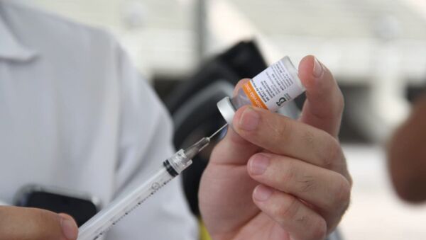 Vacinação de idosos contra a COVID-19, no Sambódromo do Rio, no dia 13 de fevereiro de 2021 - Sputnik Brasil