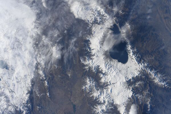 Vista a partir da EEI para o lago Sevan na Armênia, fotografado por astronauta japonês - Sputnik Brasil