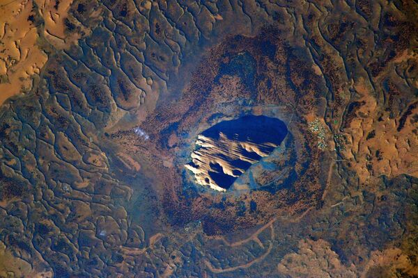 Monólito Urulu, Austrália, fotografado por cosmonauta russo a partir da EEI - Sputnik Brasil