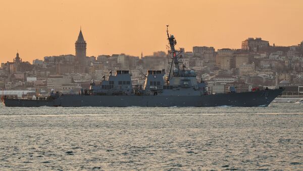 USS Porter (DDG 78), destróier de mísseis guiados da Marinha dos EUA, navega no Bósforo a caminho do mar Negro, em Istambul, Turquia, 28 de janeiro de 2021 - Sputnik Brasil
