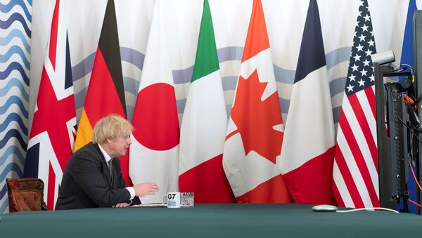 O primeiro-ministro do Reino Unido, Boris Johnson, sedia a cúpula do G7 on-line na Sala do seu gabinete em Downing Street em Londres, Reino Unido, em 19 de fevereiro de 2021 - Sputnik Brasil