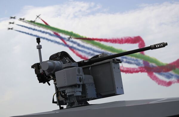 Esquadrilha de acrobacia aérea Al-Fursal (Cavaleiros, em português) se apresenta durante o dia de abertura da Exposição e Conferência de Defesa Internacional IDEX 2021 em Abu Dhabi, EAU, 21 de fevereiro de 2021 - Sputnik Brasil