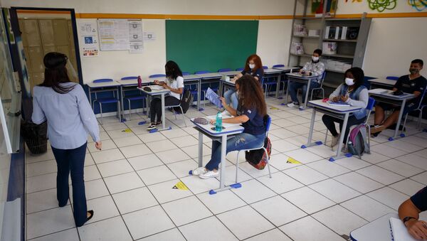 Aula com poucos alunos na escola estadual Professor Milton da Silva Rodrigues, na Freguesia do Ó, em São Paulo - Sputnik Brasil