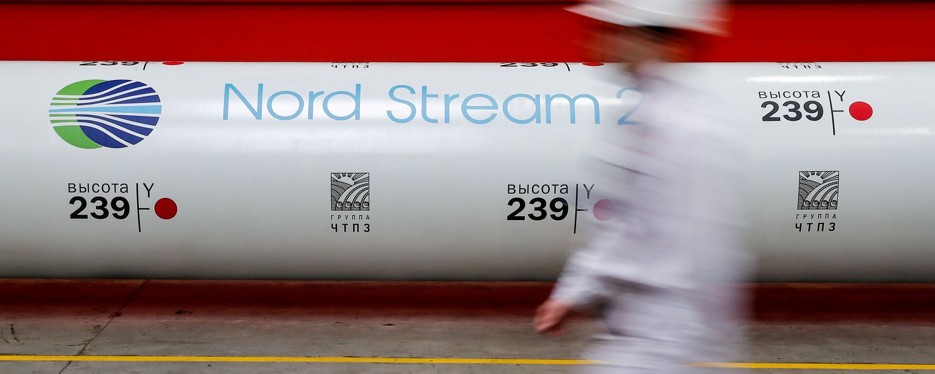 Logo do projeto Nord Stream 2 em gasoduto exposto na fábrica de Chelyabinsk, Rússia, 26 de fevereiro de 2020 (foto de arquivo) - Sputnik Brasil, 1920, 07.12.2021