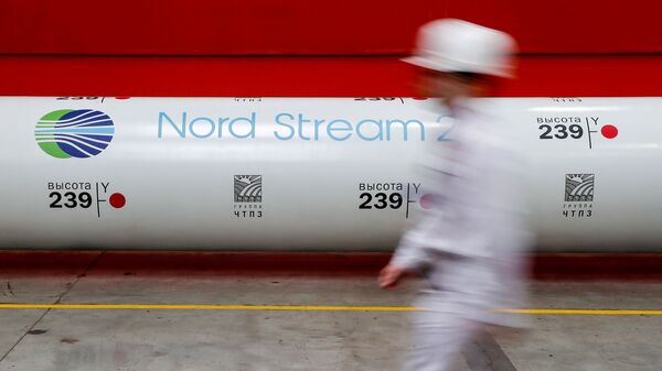 Logo do projeto Nord Stream 2 em gasoduto exposto na fábrica de Chelyabinsk, Rússia, 26 de fevereiro de 2020 (foto de arquivo) - Sputnik Brasil