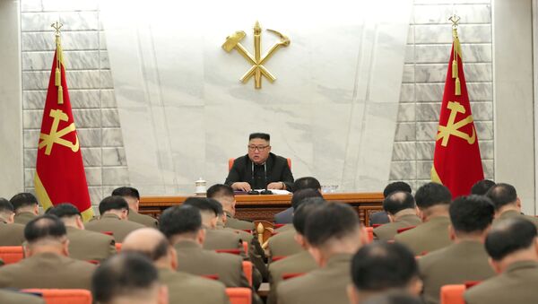 Líder norte-coreano, Kim Jong-un, preside a 8ª Reunião da Comissão Militar Central, em Pyongyang, Coreia do Norte, 24 de fevereiro de 2021 - Sputnik Brasil