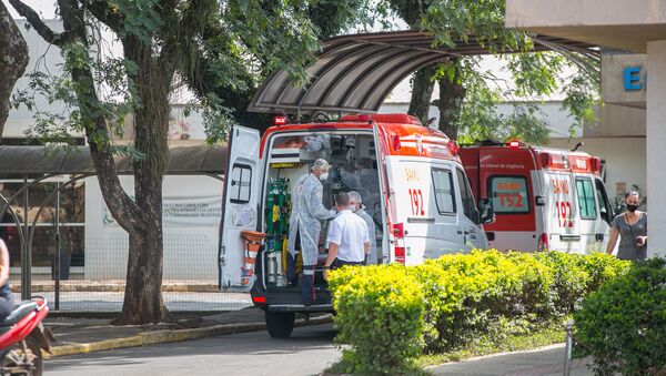 Movimentação no Hospital Regional do Oeste, na cidade de Chapecó, em Santa Catarina. Hospitais do estado estão lotados devido à pandemia do coronavírus - Sputnik Brasil