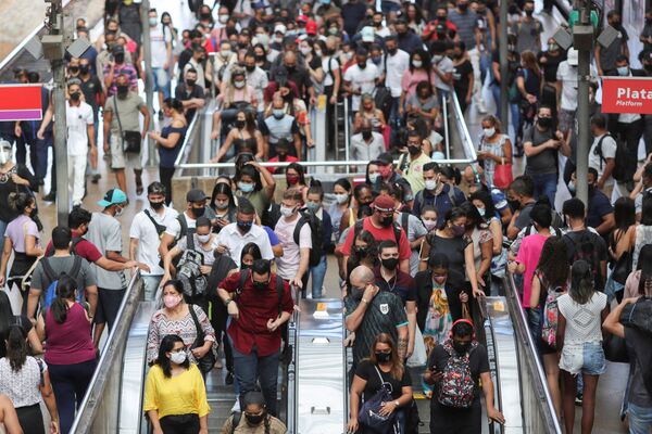 Aglomerações na estação de metrô Luz em São Paulo, 4 de março de 2021 - Sputnik Brasil