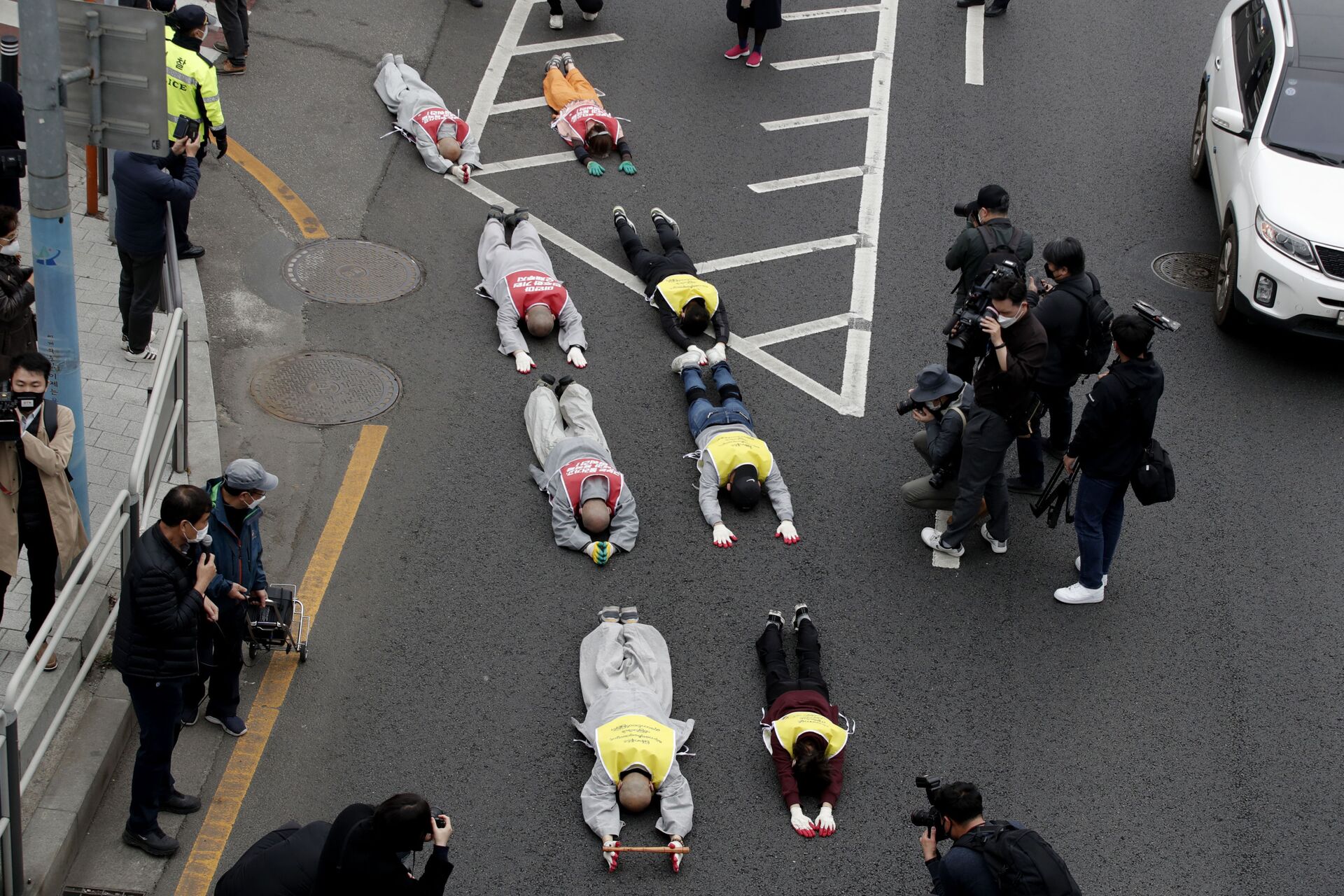 Coreia do Sul cancela apoio de defesa e proíbe exportação de armas para Mianmar em meio a protestos - Sputnik Brasil, 1920, 12.03.2021