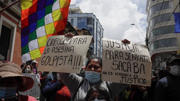 Manifestantes durante ato a favor da prisão da ex-presidente interina da Bolívia, Jeanine Áñez, em La Paz, Bolívia, 14 de março de 2021  - Sputnik Brasil