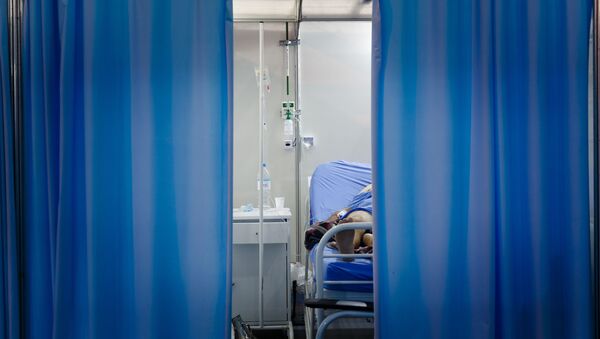 Em Ribeirão Pires, interior de São Paulo, pacientes são atendidos em um setor de um hospital de campanha em meio à pandemia da COVID-19, em 15 de março de 2021 - Sputnik Brasil