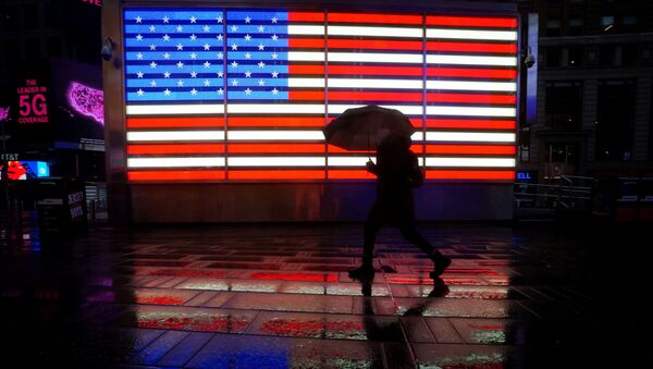 Pessoas caminhando em Times Square em Nova York, EUA, 18 de março de 2021 - Sputnik Brasil