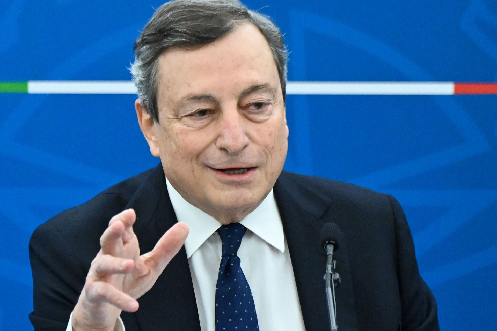 O primeiro-ministro italiano Mario Draghi, durante entrevista coletiva no dia 19 de março de 2021, em Roma - Sputnik Brasil, 1920, 30.03.2022