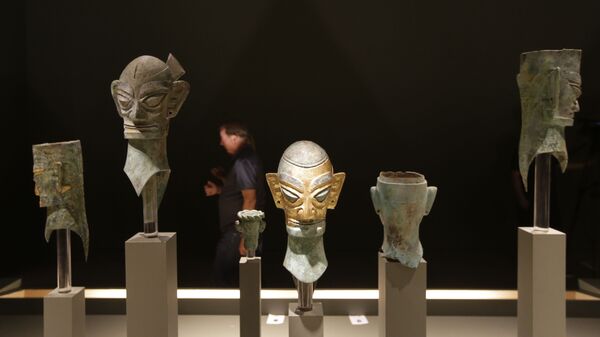 Máscaras da Idade do Bronze encontradas em Sanxingdui, na China - Sputnik Brasil