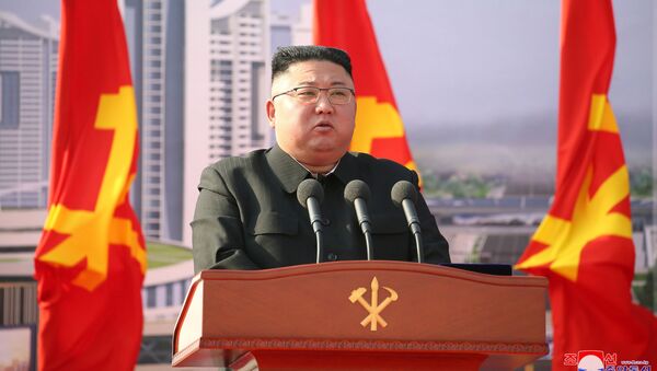 Líder norte-coreano, Kim Jong-un, discursa em inauguração de projeto habitacional, Pyongyang, 24 de março de 2021  - Sputnik Brasil