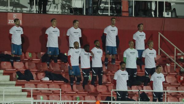 Jogadores da seleção de futebol da Noruega usam camisas com mensagens de protesto contra o Qatar - Sputnik Brasil