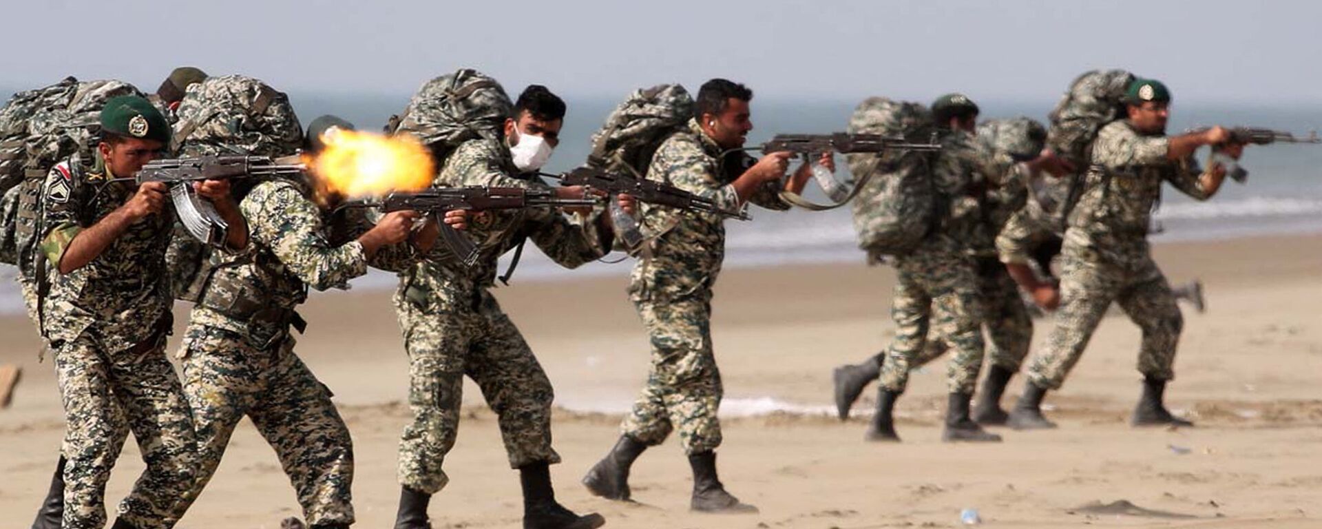 Forças do Exército do Irã participam de exercício militar na região costeira de Makran, Irã, 19 de janeiro de 2021  - Sputnik Brasil, 1920, 05.03.2026