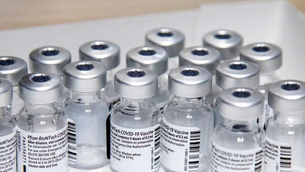 Frascos vazios da vacina da Pfizer/BioNTech contra a COVID-19 (foto de arquivo). - Sputnik Brasil