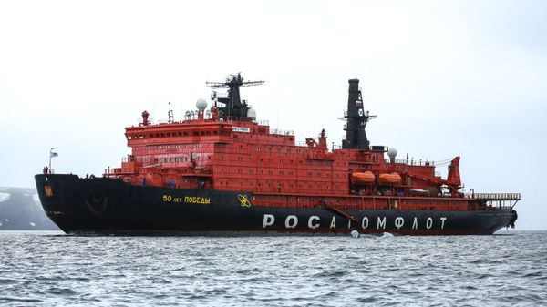 Navio quebra-gelo nuclear russo 50 Let Pobedy (50 Anos da Vitória), da classe Arktika, na Terra de Francisco José - Sputnik Brasil