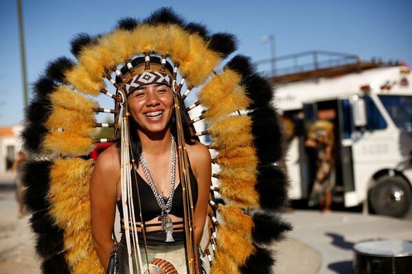 Dançarina em traje tradicional durante celebrações da Semana Santa em Ciudad Juarez, México, 28 de março de 2021 - Sputnik Brasil