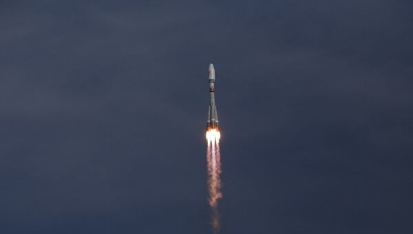 Impulsionador de foguete Soyuz-2.1b decola do cosmódromo Vostochny, no extremo oriente da Rússia em 25 de março de 2021 - Sputnik Brasil