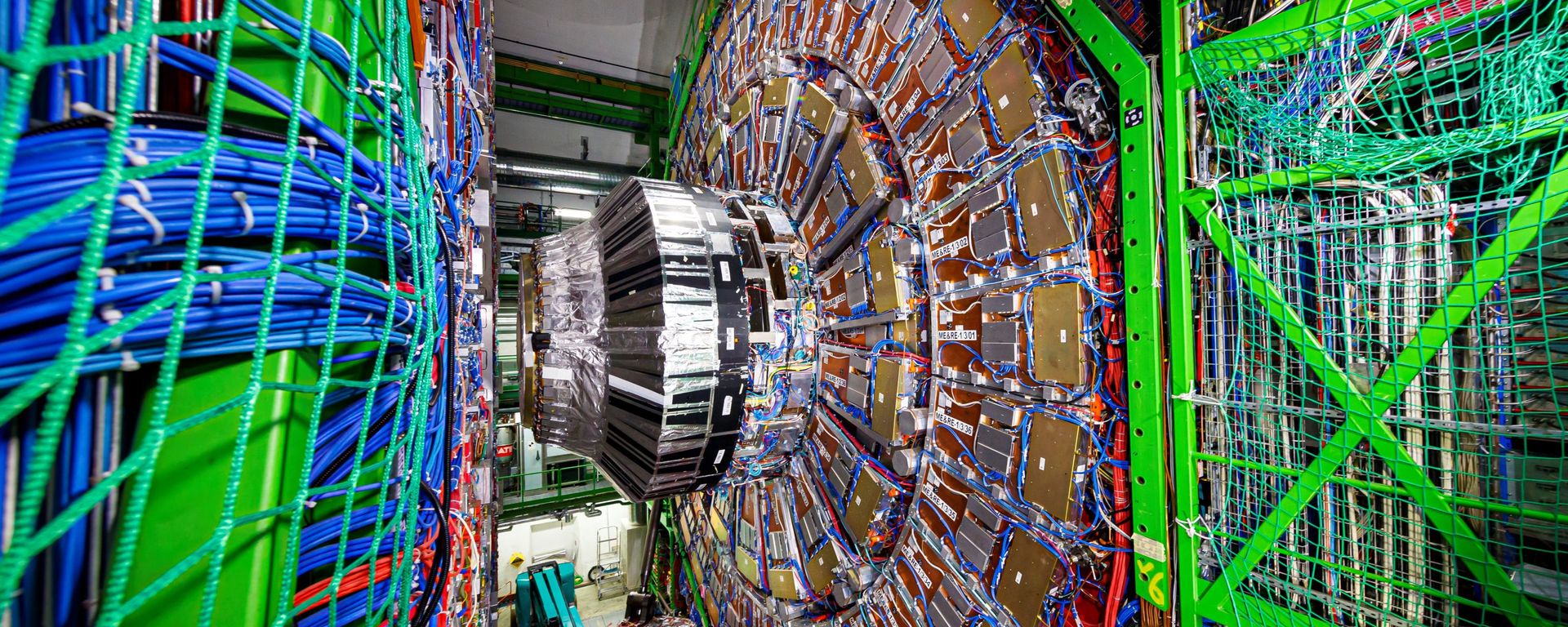 Solenoide de Múon Compacto (CMS) fotografado em um túnel do Grande Colisor de Hádrons (LHC) na Organização Europeia para a Pesquisa Nuclear (CERN) Solenoide de Múon Compacto (CMS) fotografado em um túnel do Grande Colisor de Hádrons (LHC) na Organização Europeia para a Pesquisa Nuclear (CERN) - Sputnik Brasil, 1920, 10.09.2021