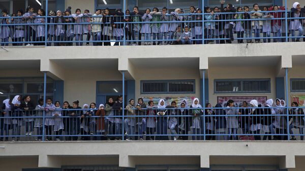 Meninas refugiadas na Escola Preparatória de Meninas Rimal, da Agência das Nações Unidas de Assistência aos Refugiados da Palestina no Próximo Oriente (UNRWA, na sigla em inglês), em Gaza (foto de arquivo) - Sputnik Brasil