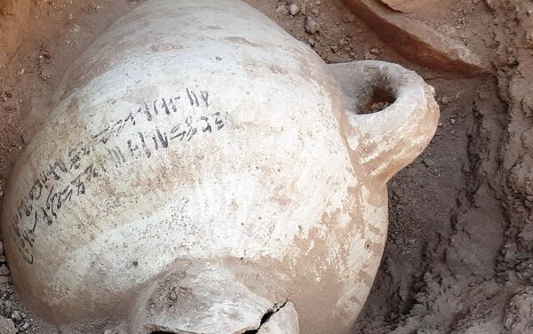 Cerâmica encontrada em escavações de cidade construída há mais de 3.000 anos no Egito - Sputnik Brasil