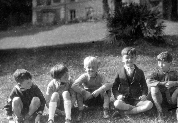 Futuro príncipe Philip em escola no subúrbio de Saint-Cloud, Paris Futuro príncipe Philip em escola no subúrbio de Saint-Cloud, Paris - Sputnik Brasil