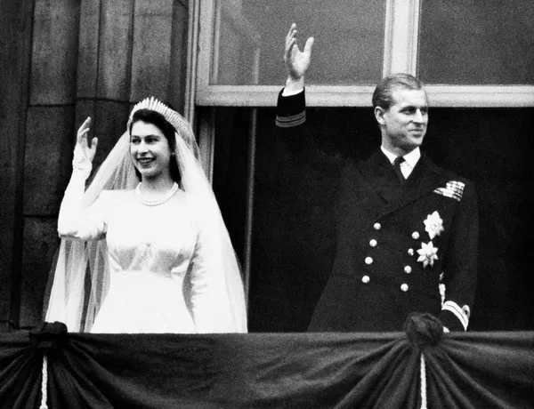 Princesa Elizabeth II e príncipe Philip no dia do casamento, 20 de novembro de 1947 Princesa Elizabeth II e príncipe Philip no dia do casamento, 20 de novembro de 1947 - Sputnik Brasil