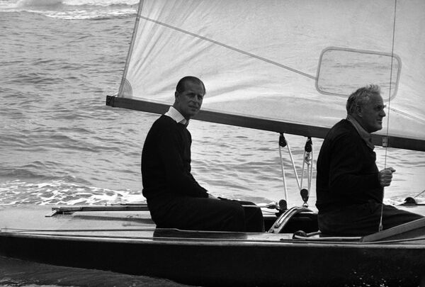 Príncipe Philip, duque de Edimburgo, antes do início da regata real, 6 de agosto de 1963 - Sputnik Brasil