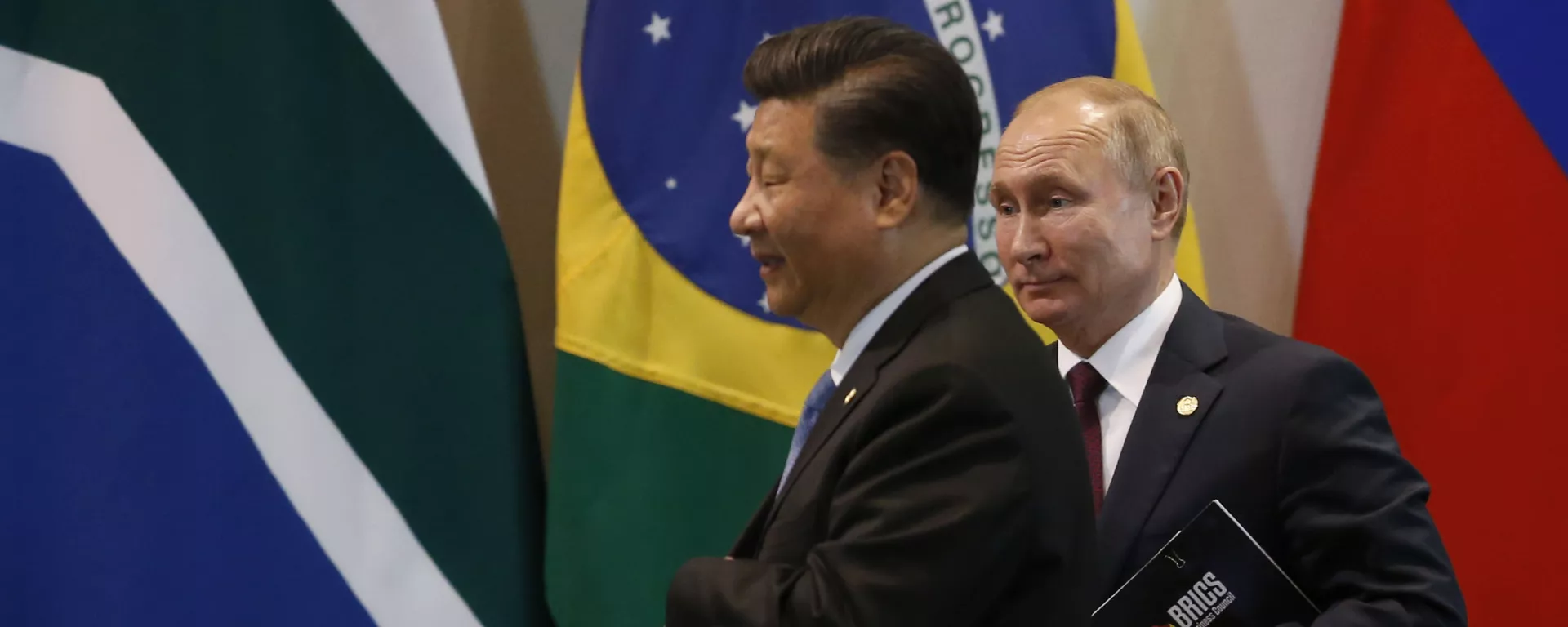 Presidentes da China, Xi Jinping (à esquerda), e da Rússia, Vladimir Putin, durante encontro do BRICS no Itamaraty. Brasília (DF), 14 de novembro de 2019 - Sputnik Brasil, 1920, 23.05.2024