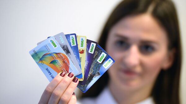 Cartões de crédito da bandeira russa Mir, alternativa às ocidentais Visa e Mastercard (foto de arquivo) - Sputnik Brasil
