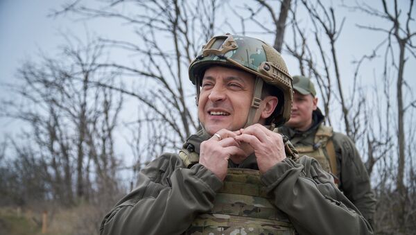 O presidente ucraniano, Vladimir Zelensky, em visita à região de Donbass, na Ucrânia, em 9 de abril de 2021 - Sputnik Brasil