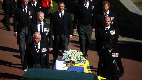 Membros da família real no funeral do príncipe Philip - Sputnik Brasil