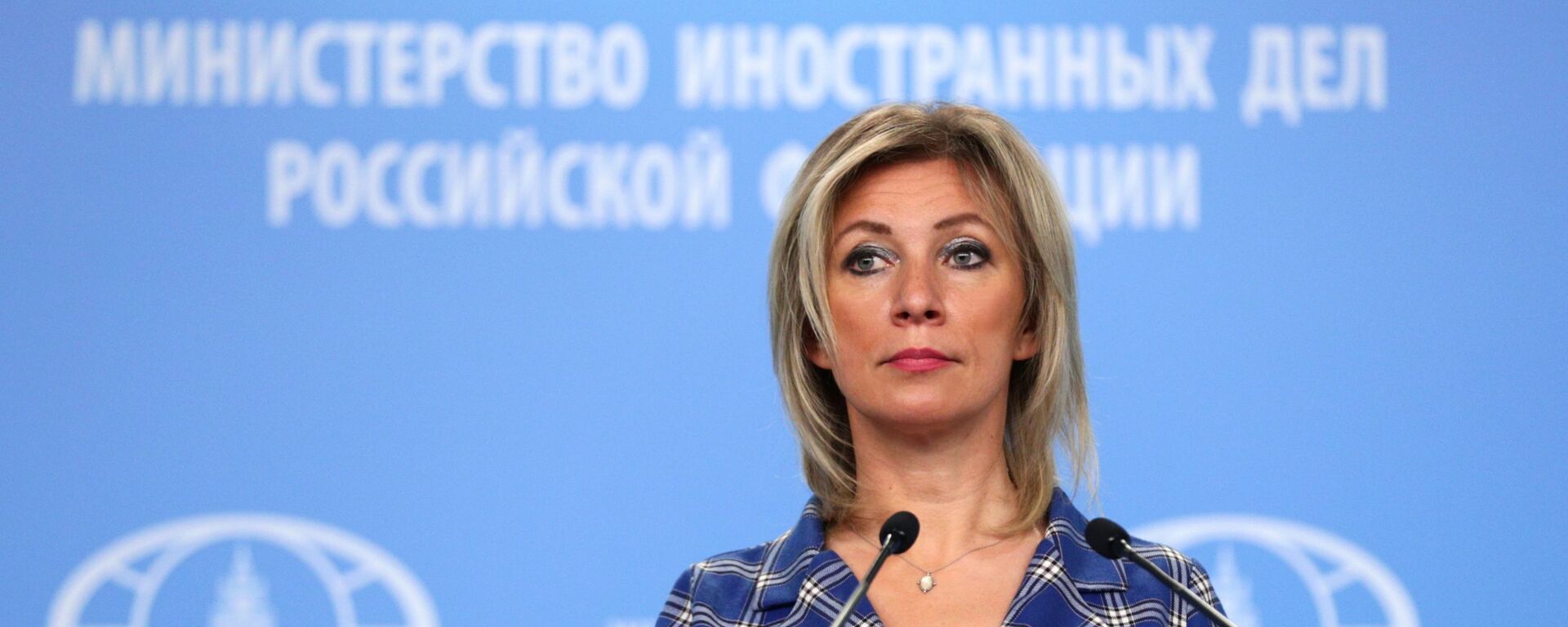 A porta-voz do Ministério das Relações Exteriores da Rússia, Maria Zakharova, participa de seu briefing semanal em Moscou, Rússia - Sputnik Brasil, 1920, 21.08.2025