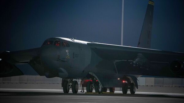 Bombardeiro B-52 estacionado na Base Aérea de Al-Udeid, no Qatar, 23 de abril de 2021 - Sputnik Brasil