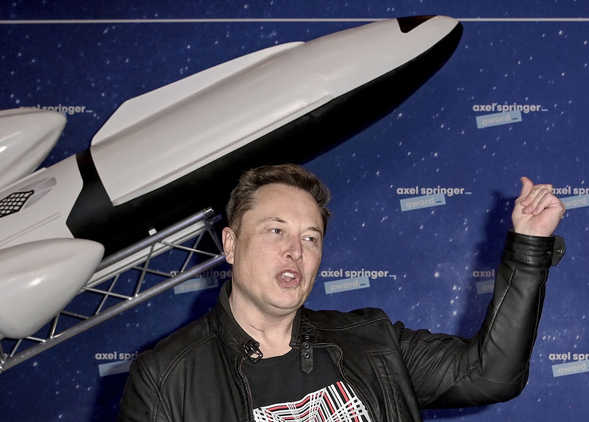 Proprietário da SpaceX e CEO da Tesla, Elon Musk chega ao tapete vermelho para o prêmio de mídia Axel Springer, em Berlim, em 1º de dezembro de 2020 - Sputnik Brasil, 1920, 17.10.2022