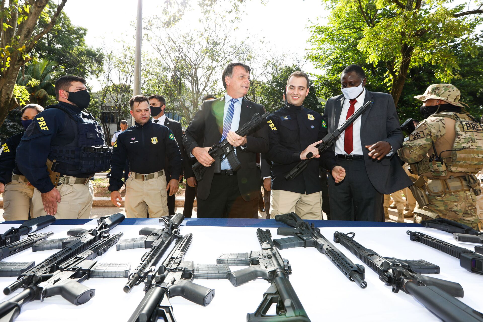 Presidente Jair Bolsonaro durante ato de entrega de viaturas e de armamentos à Polícia Rodoviária Federal - Sputnik Brasil, 1920, 09.11.2021