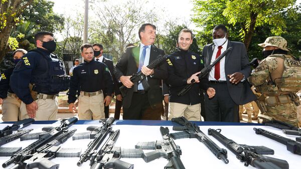 Presidente Jair Bolsonaro durante ato de entrega de viaturas e de armamentos à Polícia Rodoviária Federal - Sputnik Brasil