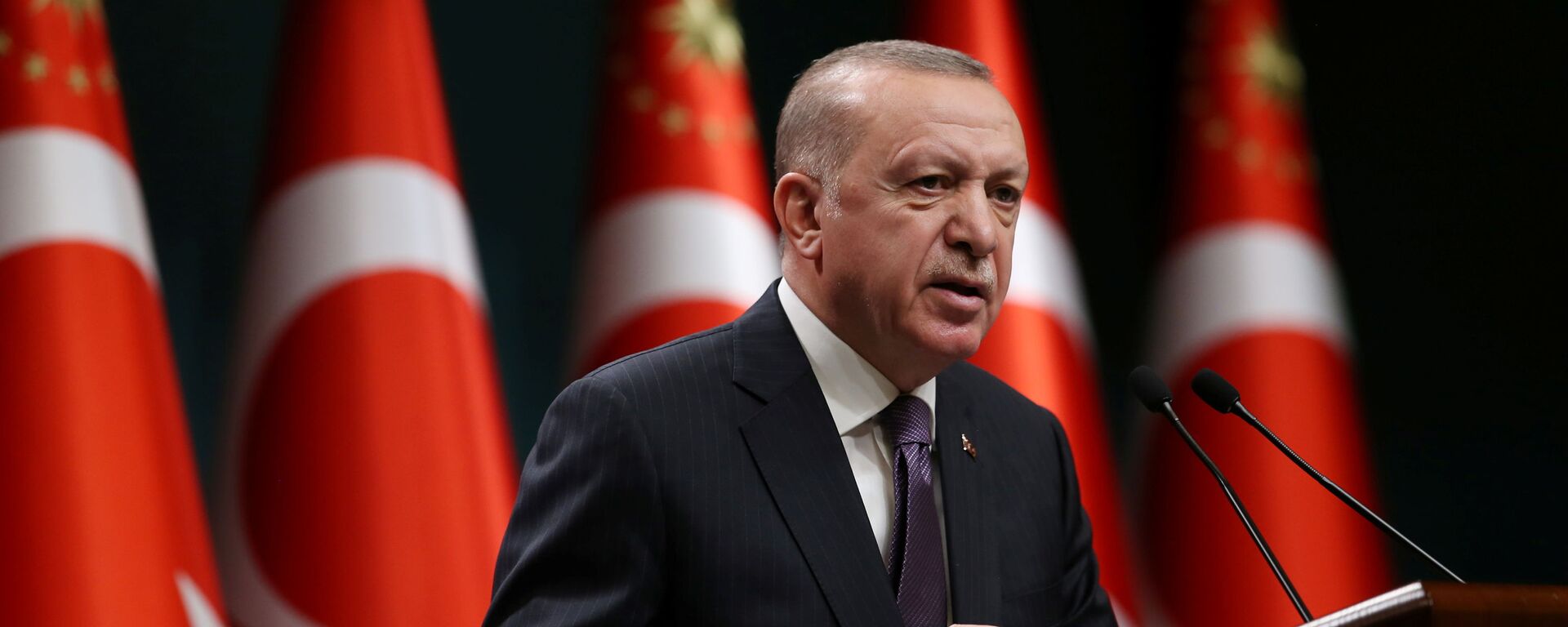 Em Ancara, o presidente da Turquia Recep Tayyip Erdogan discursa após uma reunião de gabinete, em 26 de abril de 2021 - Sputnik Brasil, 1920, 09.05.2021