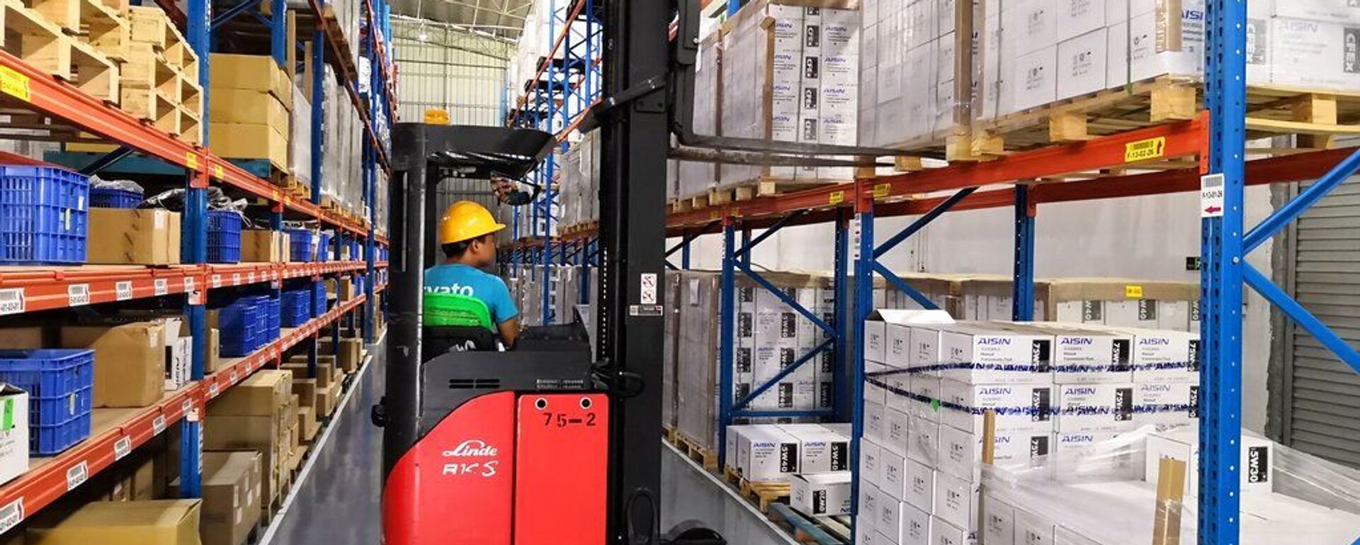 Operação de logística da Arvato, provedora de serviços de cadeia de suprimentos e comércio eletrônico, na China - Sputnik Brasil, 1920, 12.08.2025