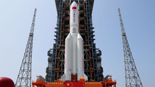 Foguete Long March-5B Y2, transportando o principal módulo da estação espacial Tianhe, da China - Sputnik Brasil
